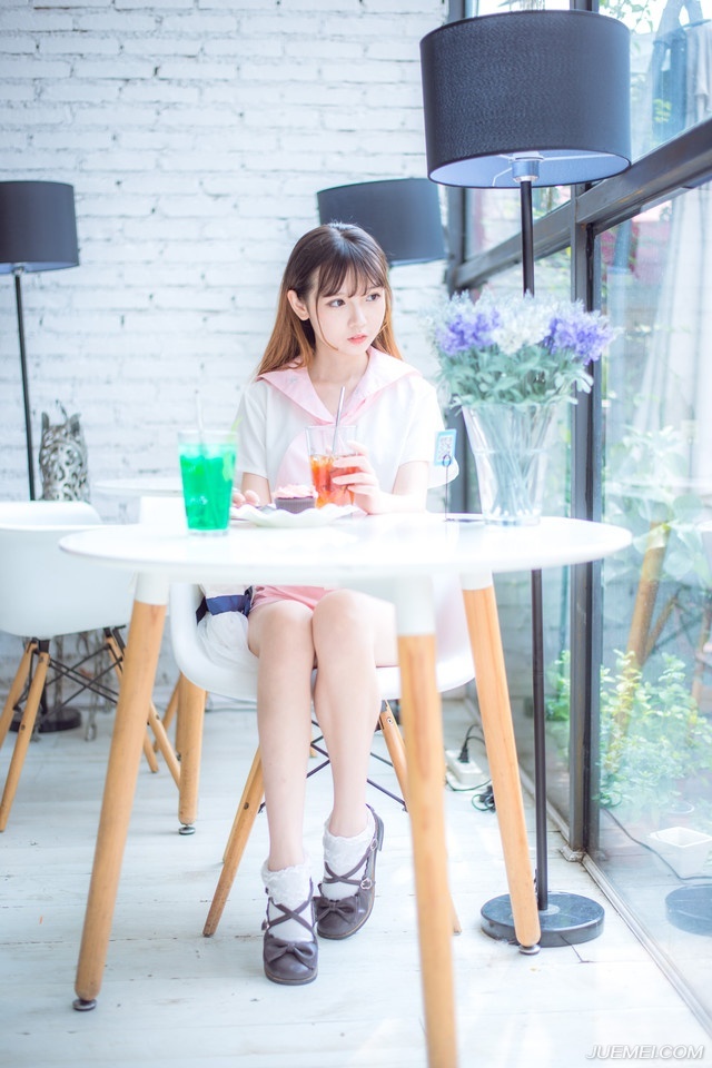 “你们也尽快离折翼天使资源社区，莫要让人生疑，待会儿我送二位出府，另外，告诉孝直一声，在刘璝离开成都之前，将他妻子扣住，免得刘璝一怒之下杀人，让这份仇怨弄大，也可以作为后手。”孟达看了两人一眼，真不知道法正从哪里招来这种奇人异事的。